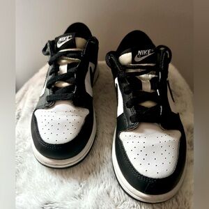 NIKE PANDA DUNKS LOW EUC Size 1.5 Youth